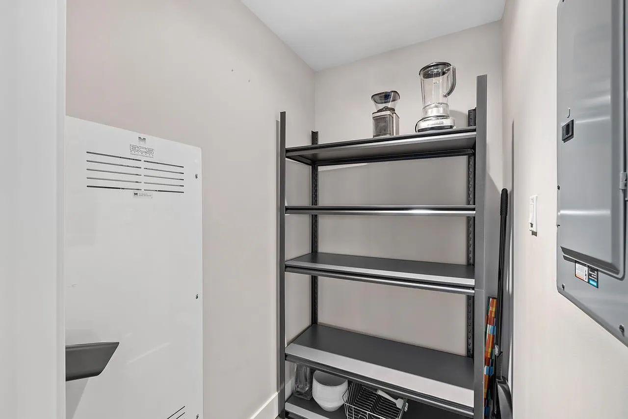2 bed, 1554 sqft, $9,800 — Photo 3