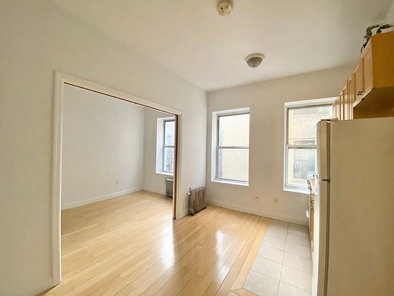 2nd image of 2228 Amsterdam Ave #4EE