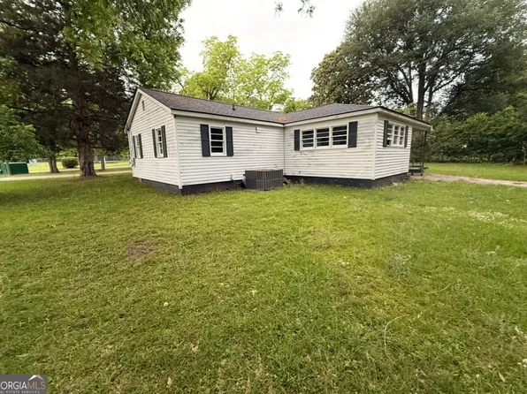 105 Jackson St, Byron, GA 31008