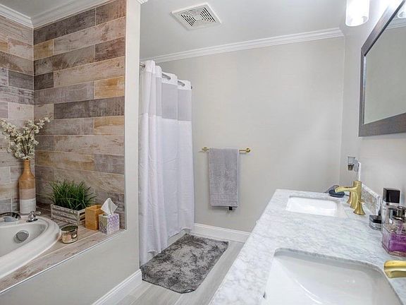 5th image of 8 Crowninshield St Unit 406
