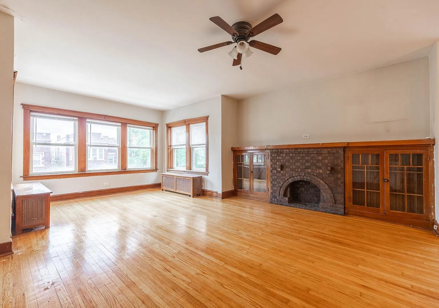 5126 W Cullom Ave — Photo 1