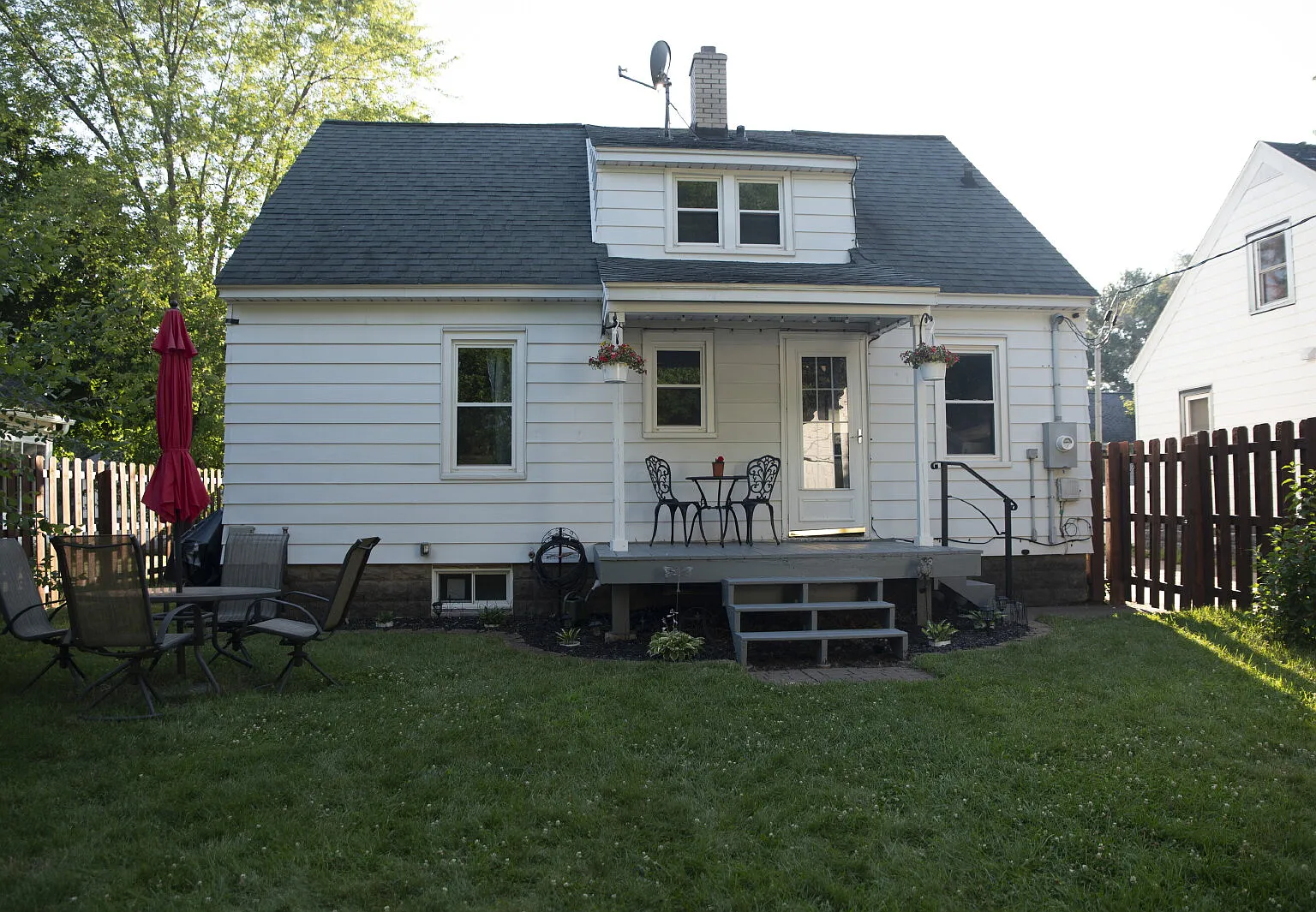 4 bed, 1.0 bath, 1260 sqft, $1,800 — Photo 3