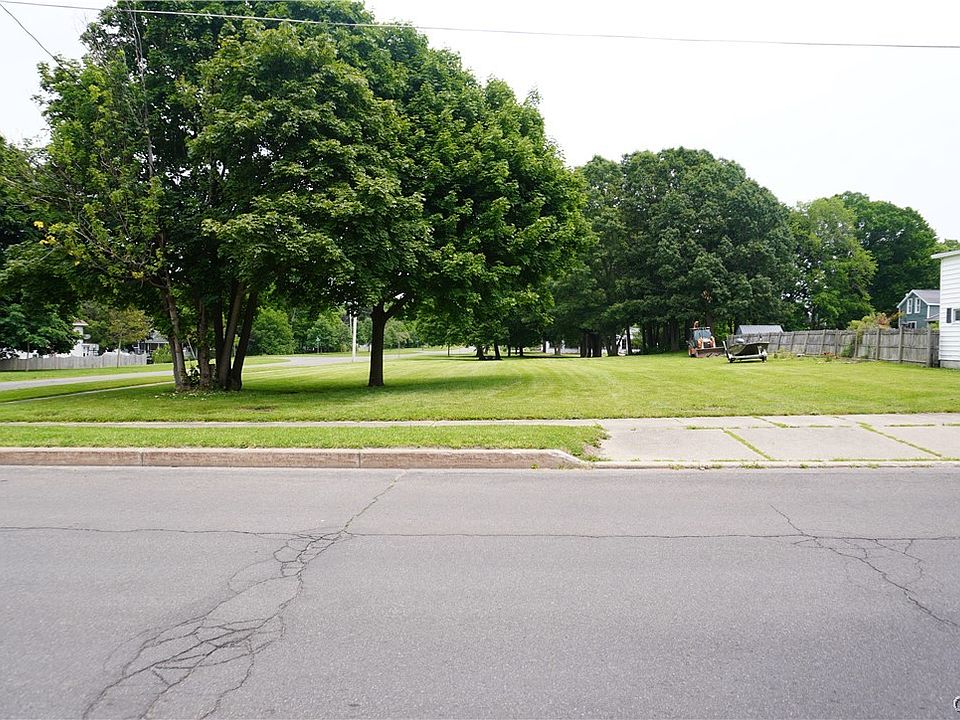 1st image of 101 E 10th St Lot 1