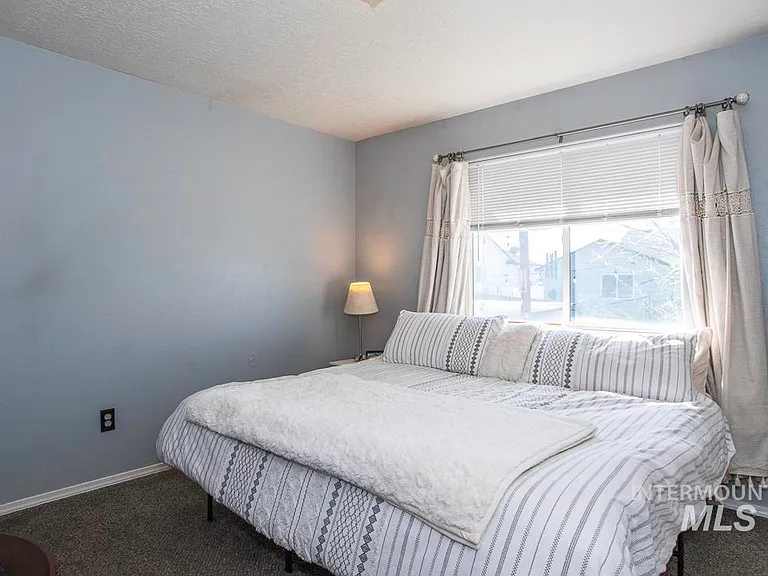 3924 Lexington St — Photo 6