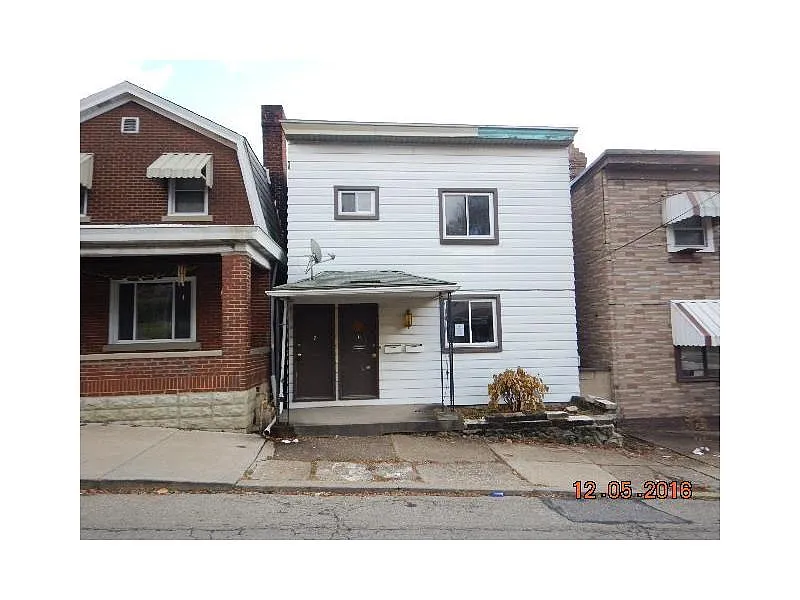 447 Norton St photo 1
