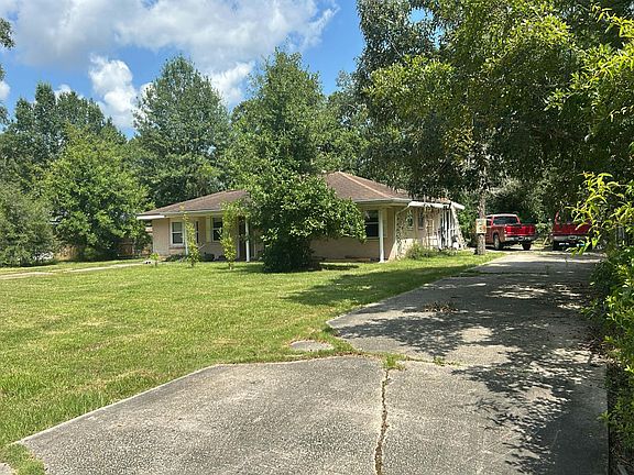 2nd image of 105 Steele Rd