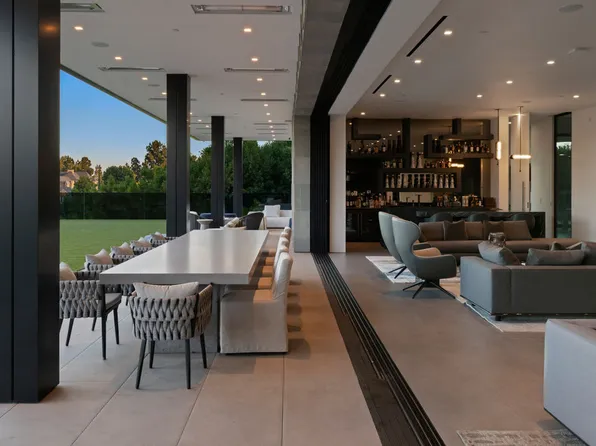 1140 Summit Dr, Beverly Hills, CA 90210