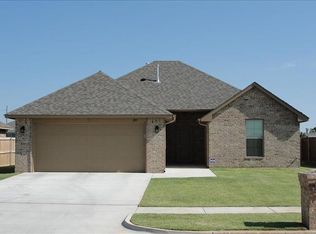 1013 SW 12th St, Moore, OK 73160