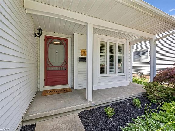 4th image of 261 Newport Pl