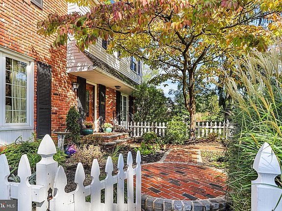 3rd image of 538 S Media Line Rd