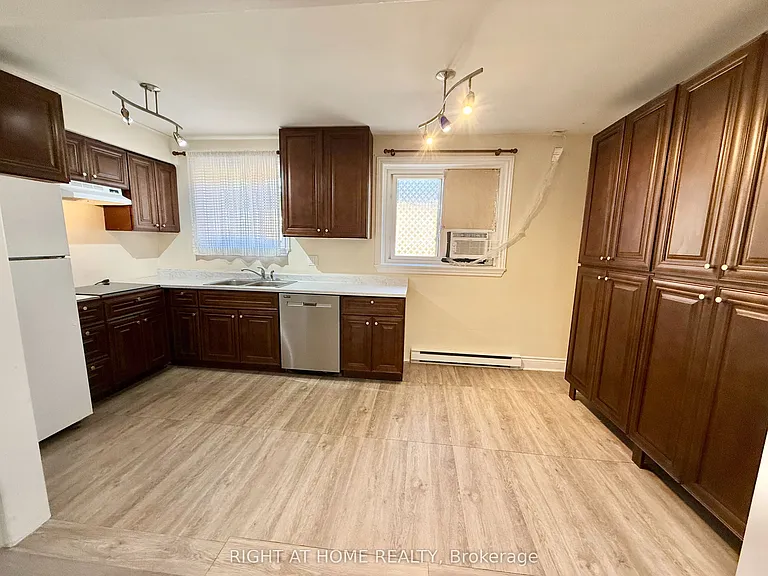 538 Merton St #2 — Photo 3
