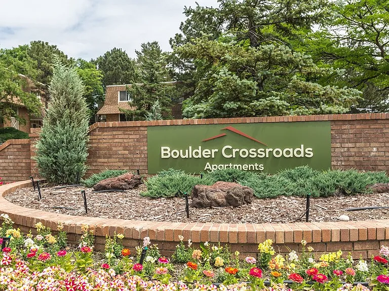 Boulder Crossroads — Photo 44