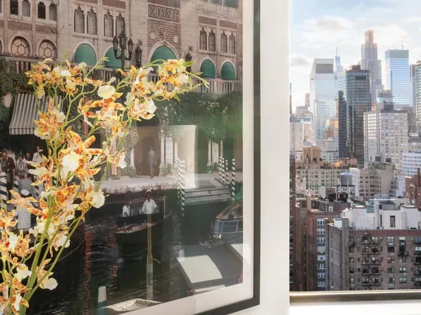 330 East 75th Street image 4 of 19