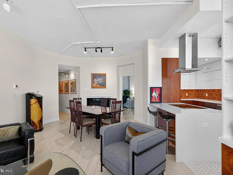 2020 12th St NW #Penthouse 03 — Photo 10