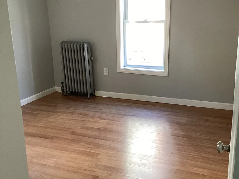 11 Rockdale Ave — Photo 5
