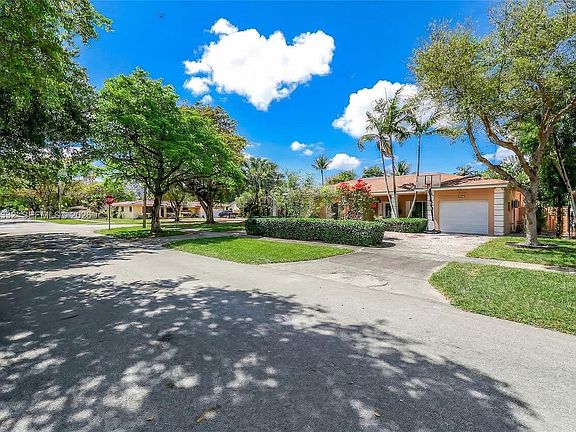 3rd image of 1800 Miami Springs Ave