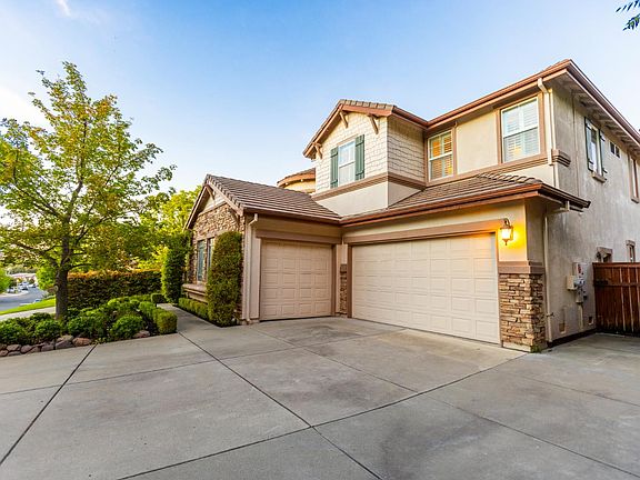 3rd image of 209 Fantail Ct