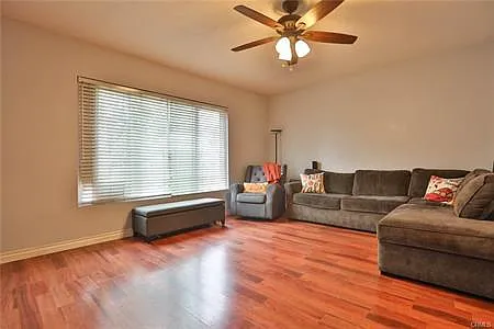 2 bed, 1000 sqft, $3,100 — Photo 3