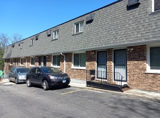 522 E 9th St APT 1C, Lockport, IL 60441