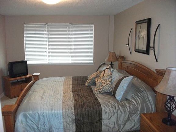 5th image of 2727 43rd St W #101