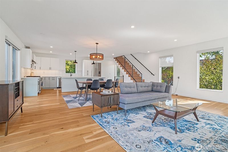 4th image of 8020 17th Avenue NW