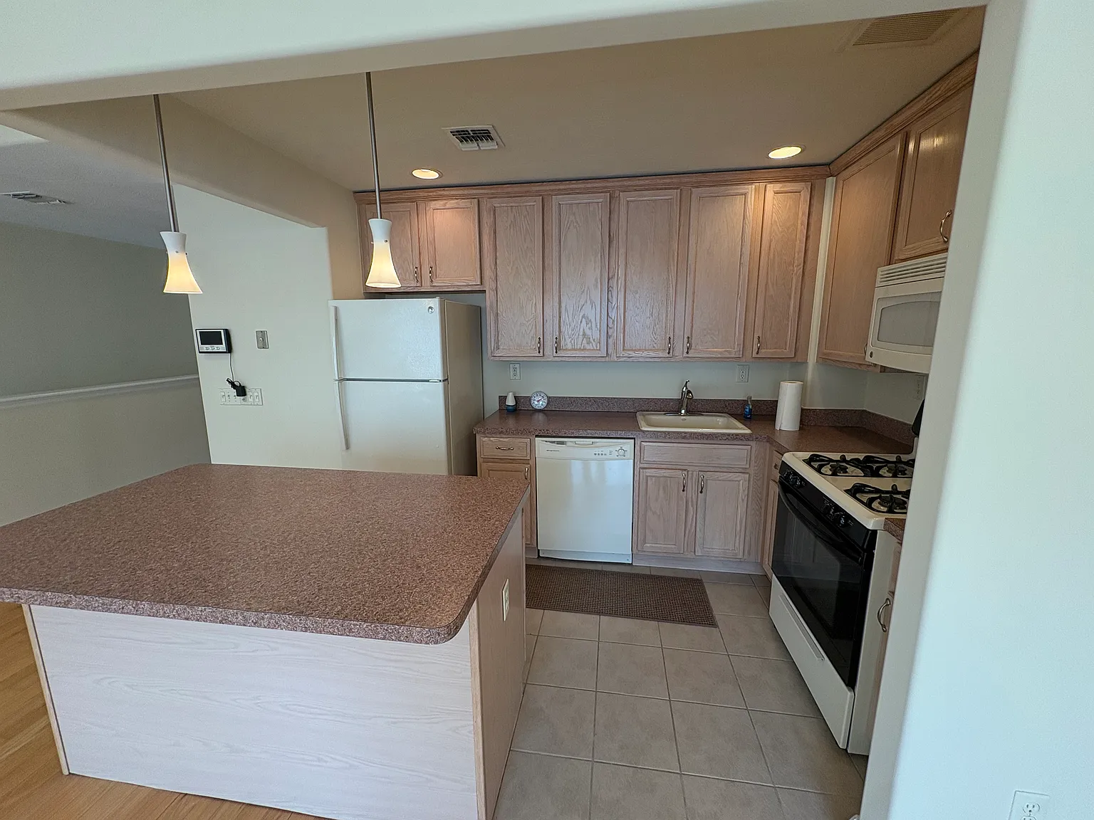 2 bed, $2,500 — Photo 2