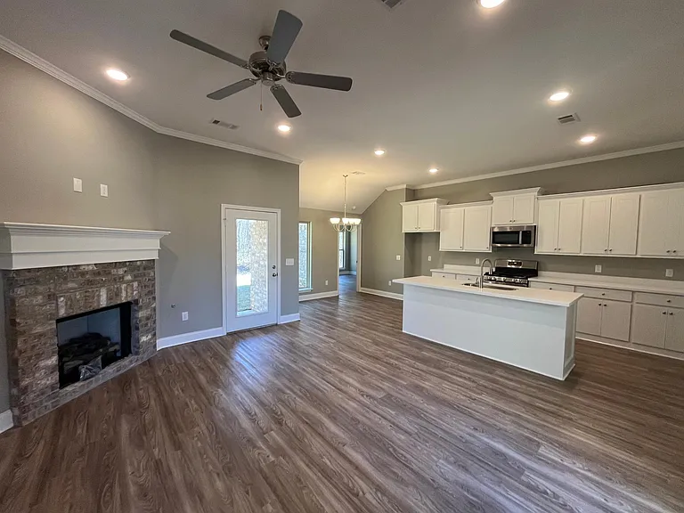 541 Silver Hl — Photo 9