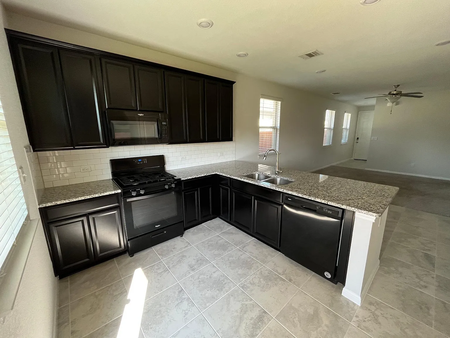 129 Mountain Valley St — Photo 2