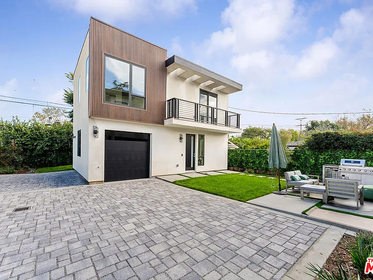 3930 Minerva Ave — Photo 1