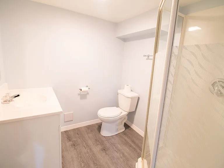 416 Niagara St — Photo 22