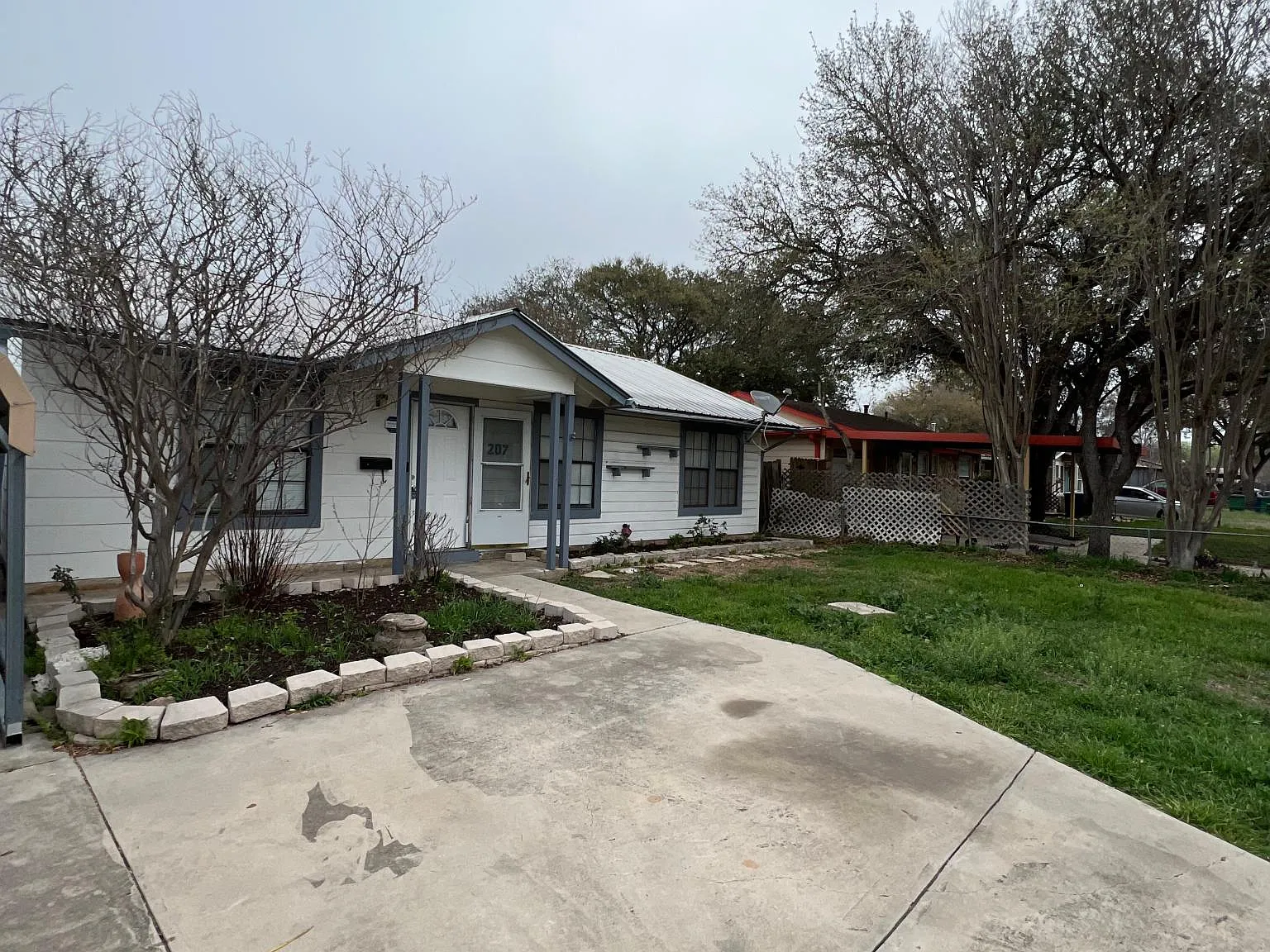 207 Harcourt Ave — Photo 1