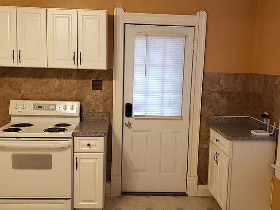 5th image of 710 Hickory St