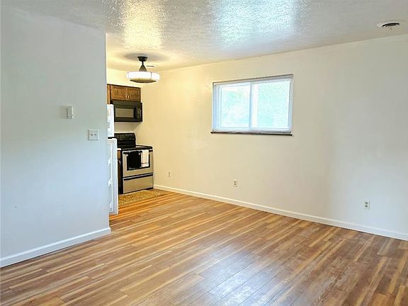 3rd image of 105 Wildwood Dr APT 2