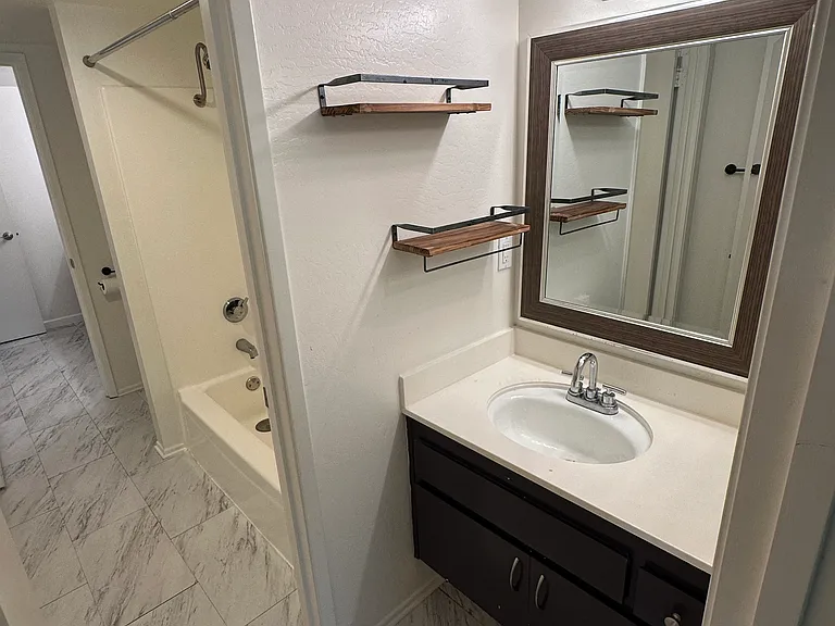 5048 Calle Real #B — Photo 20