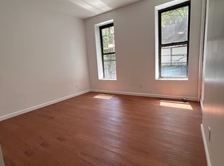 536 W 47th St APT 4, New York, NY 10036