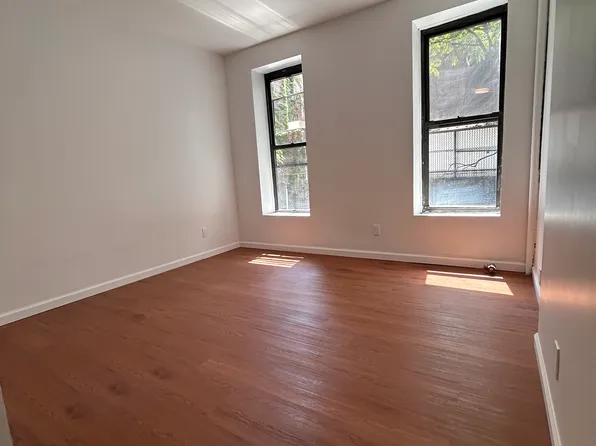 536 W 47th St APT 4, New York, NY 10036