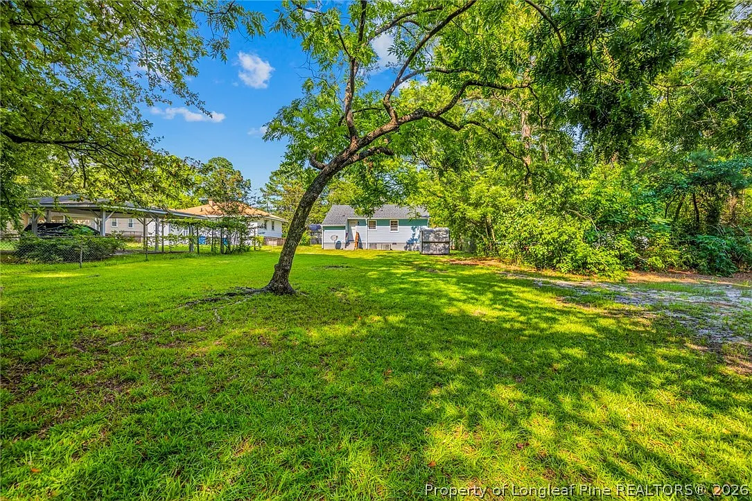 3 bed, 1.0 bath, 907 sqft, $1,300 — Photo 4