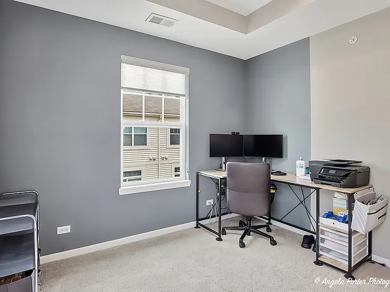 101 Lexington Ln — Photo 4
