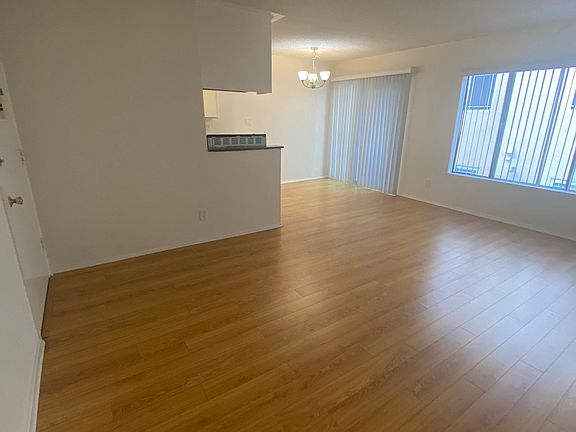 3rd image of 1710 Purdue Ave APT 204