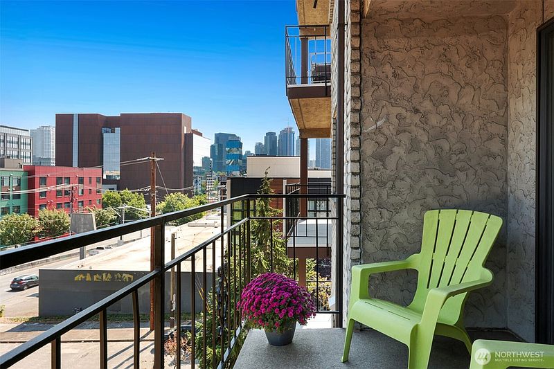 5th image of 610 Aloha Street #302