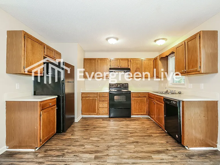 707 Grand St — Photo 7