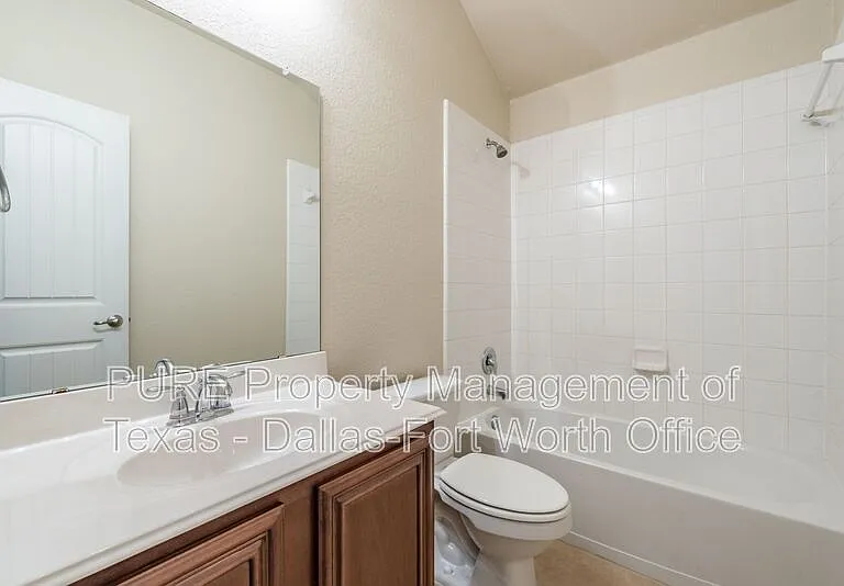 1012 Lake Hollow Dr — Photo 12