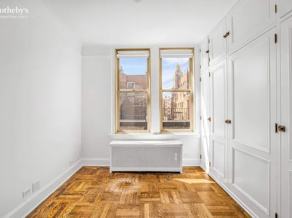 1065 Lexington Avenue image 4 of 11