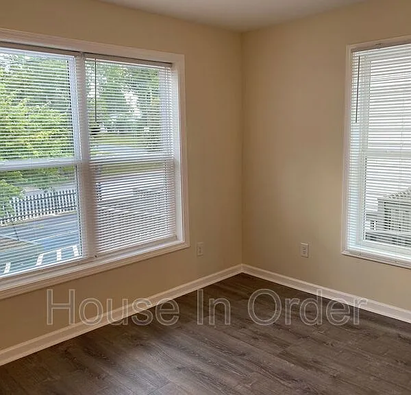 307 8th Ave E #102 — Photo 7