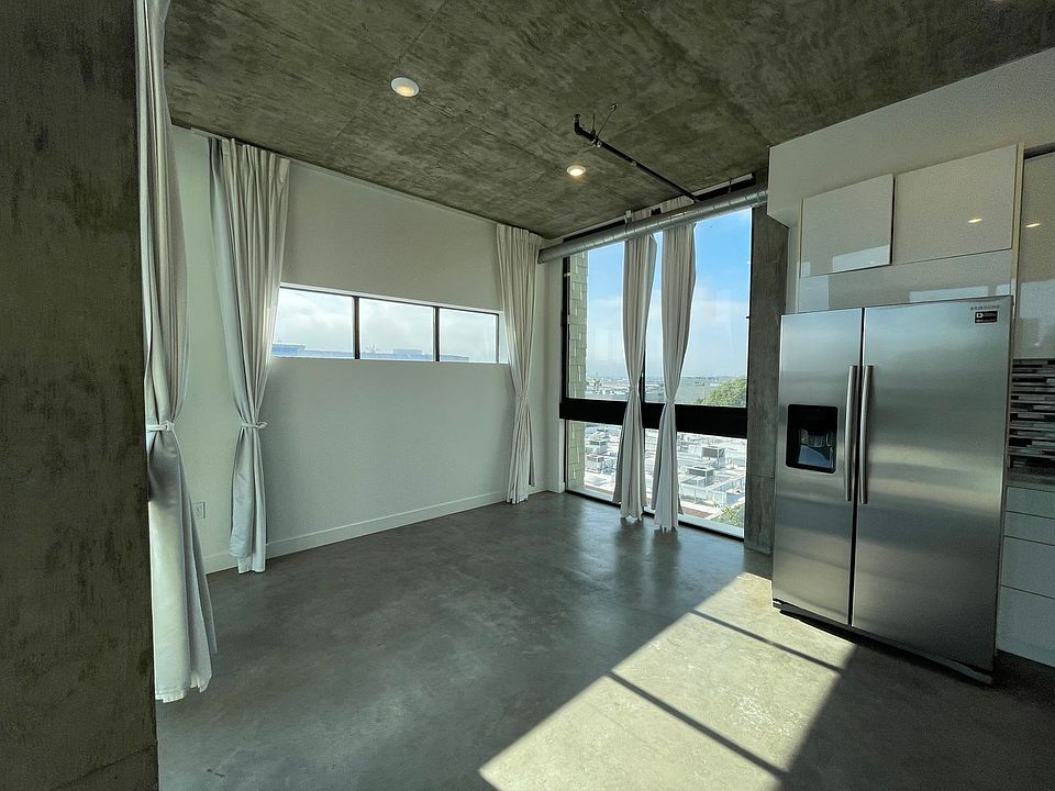 1st image of 2120 Columbia St #25