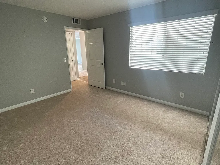 21520 Burbank Blvd #200 — Photo 6