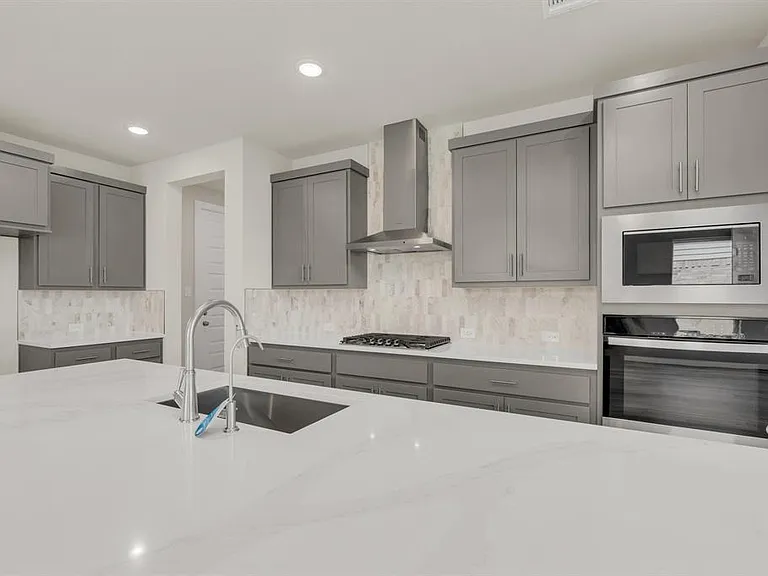 324 Amista Dr — Photo 13