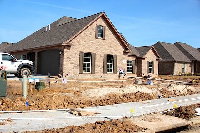 1st image of 335 Parkway Dr