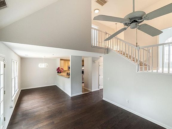 2nd image of 1928 Briar Pond Way