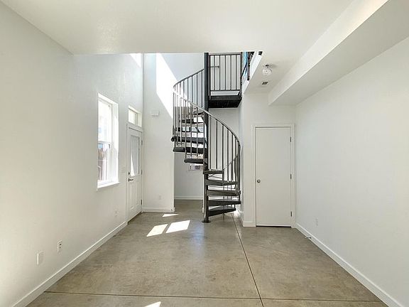 3rd image of 446 Roberts St #448